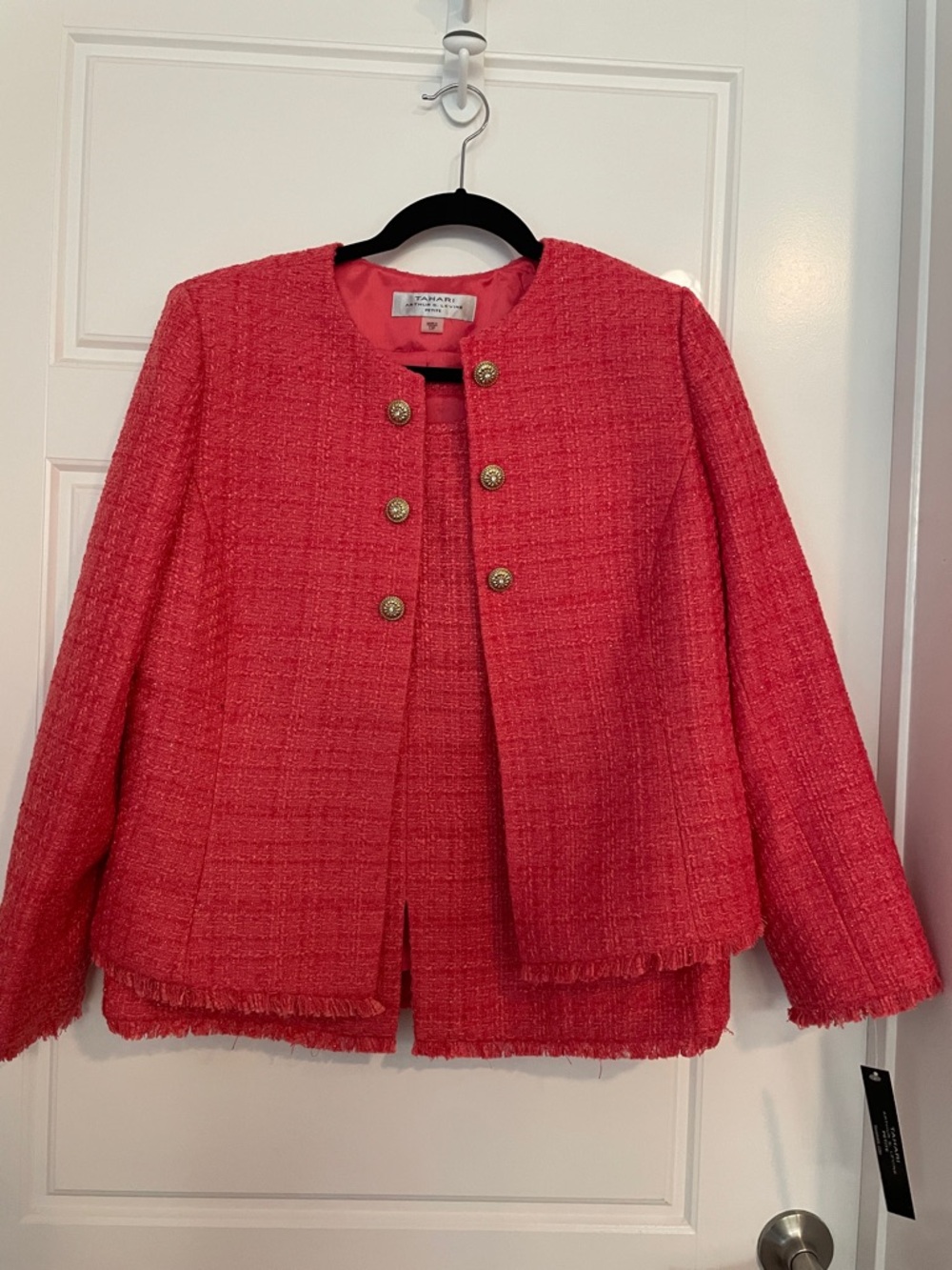 TAHARI ARTHUR S. LEVINE 2 piece suit